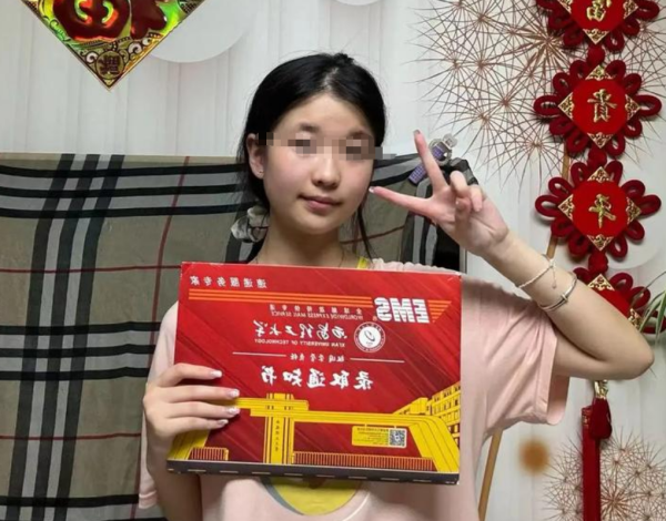 九龙证券配资 “四年内都不敢生病”，女儿考上民办，隔着屏幕都感到父亲的无奈